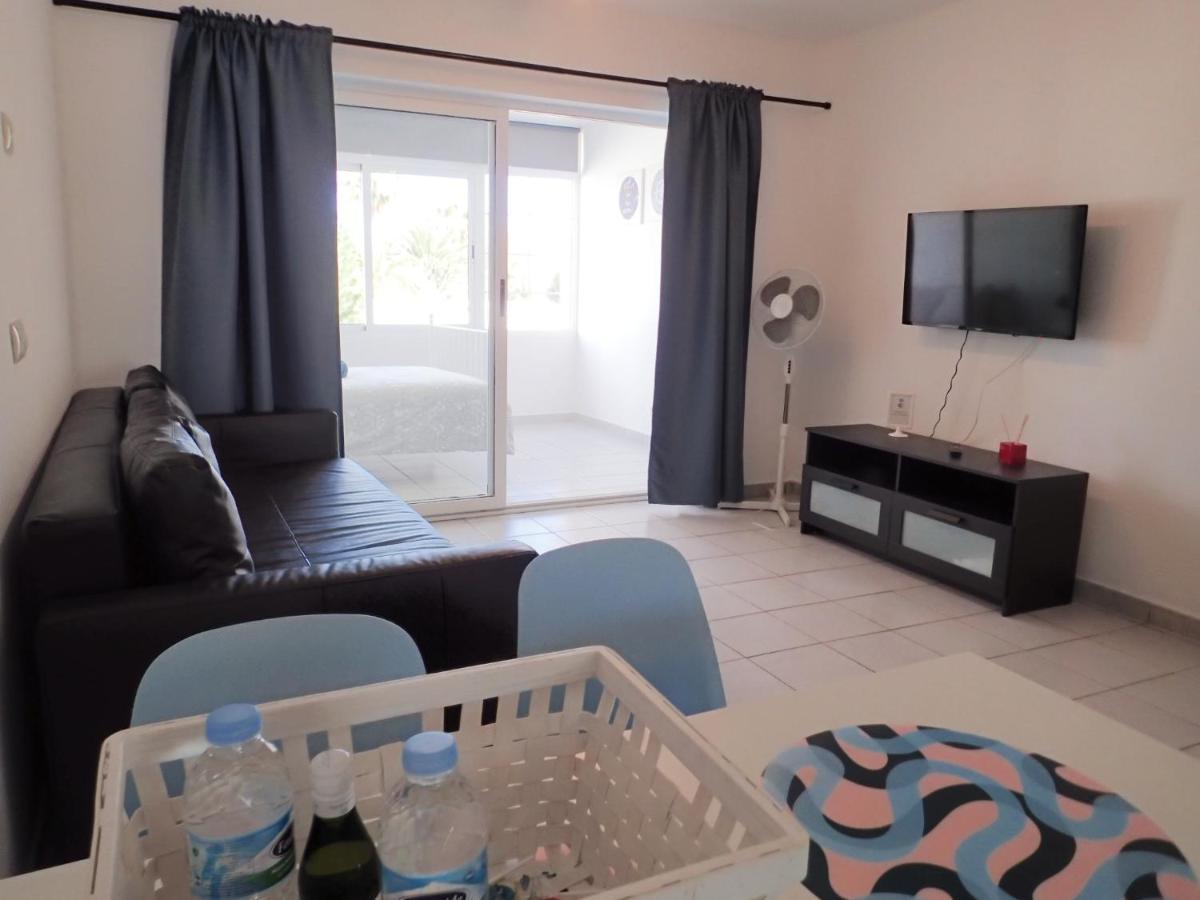 Apartamento En Playa Roca Primer Linea De Mar Costa Teguise Exterior photo