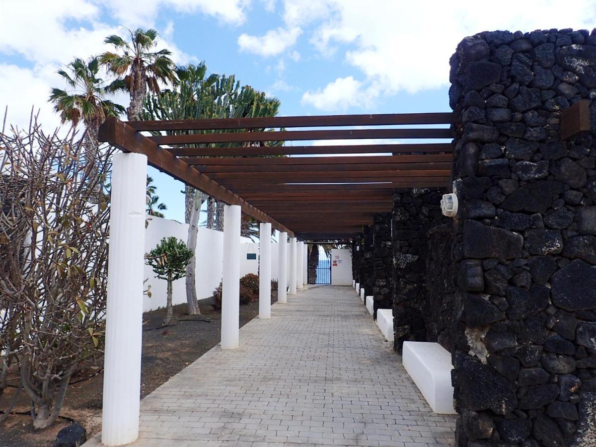 Apartamento En Playa Roca Primer Linea De Mar Costa Teguise Exterior photo